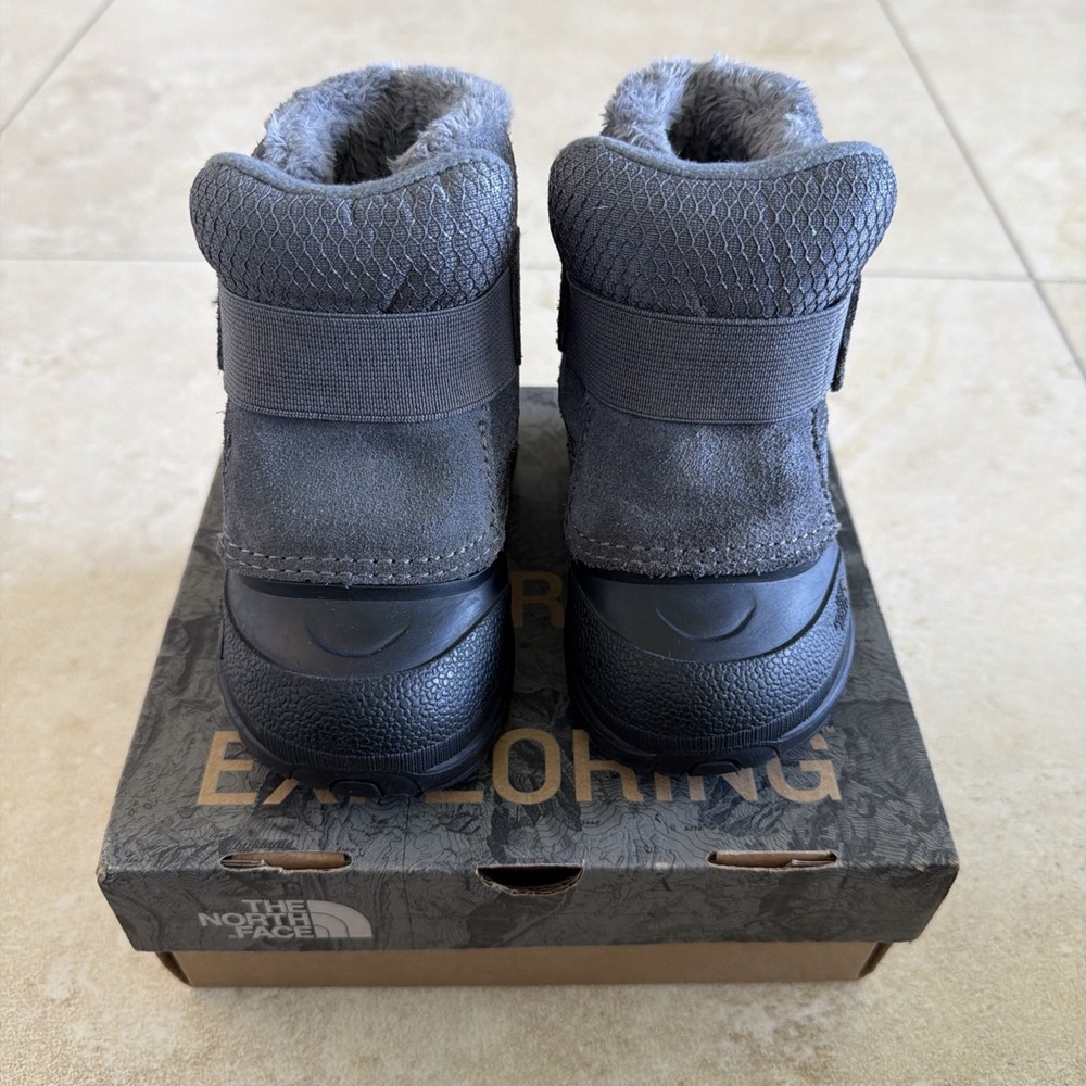 NEW The North Face Toddler Alpenglow II Boots Size 5 Snow Winter Weather Shoes